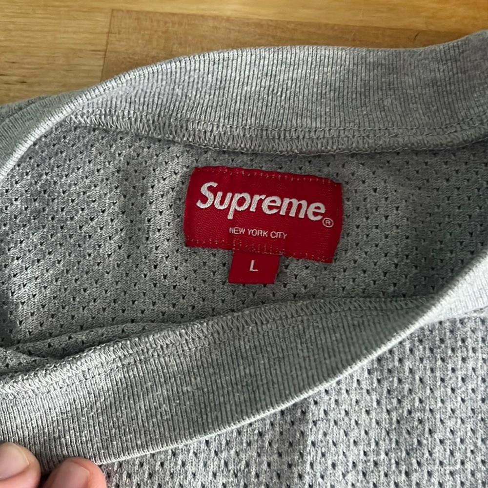 GREY SUPREME SHIRT SIZE LARGE